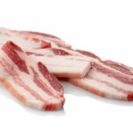 Fette di grasso e magro di maiale