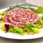 Salsiccia artigianale arrotolata